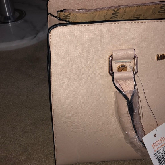 BNWT purse - Picture 7 of 7
